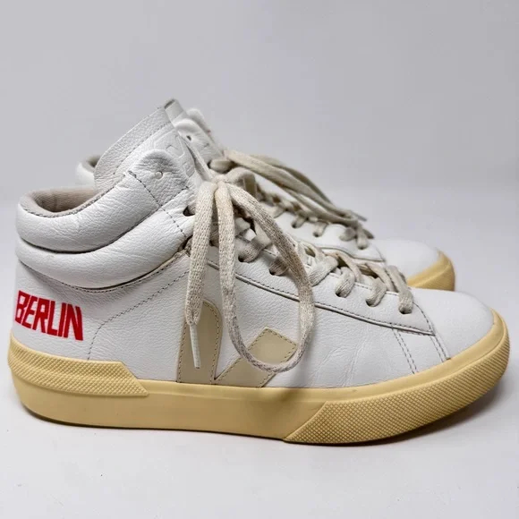 Veja MINOTAUR X BERLIN WHITE PIERRE - Women’s Size 10